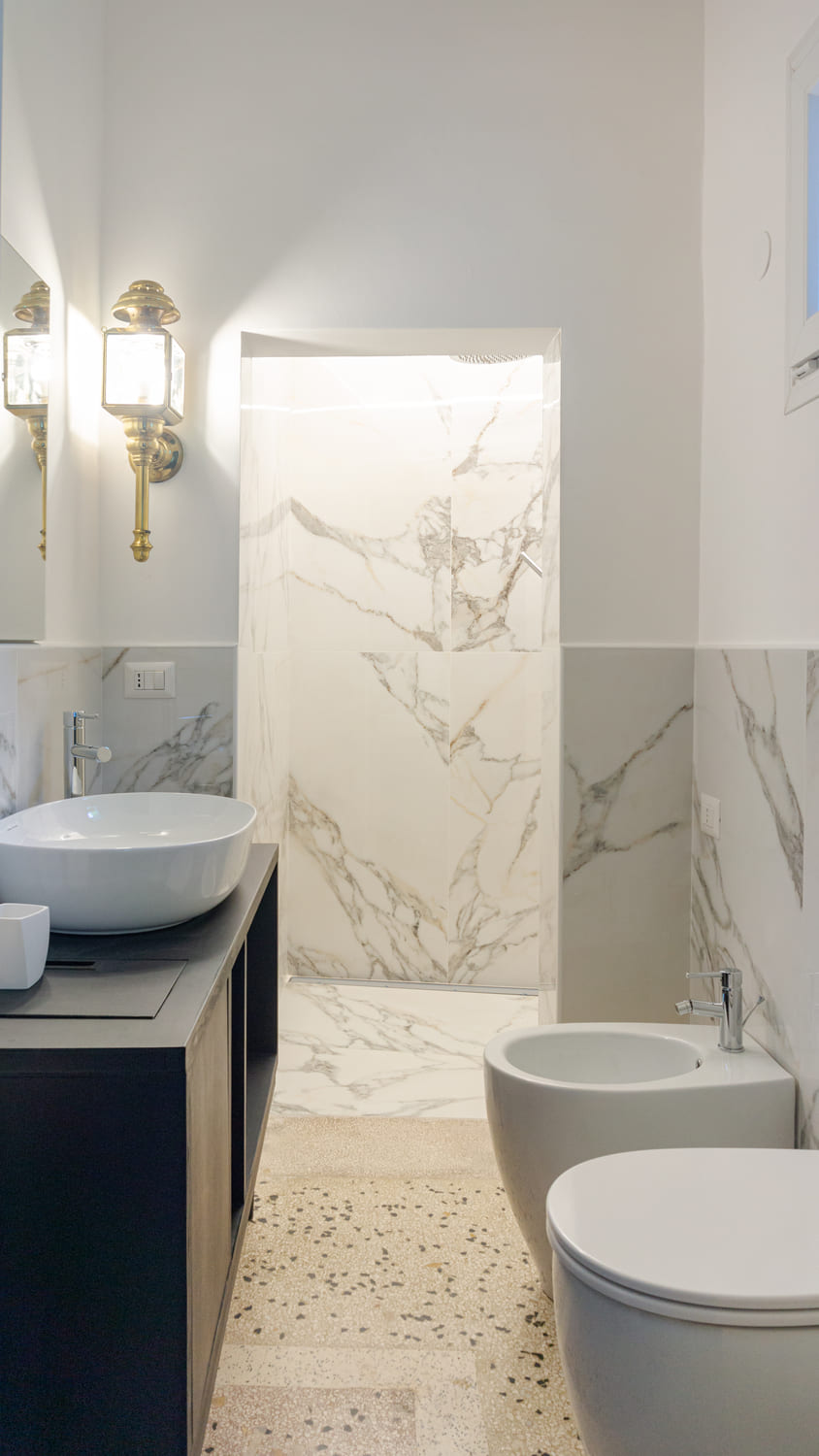 Un ulteriore dettaglio del bagno della Stanza Verde di Villa Ines, in Salento