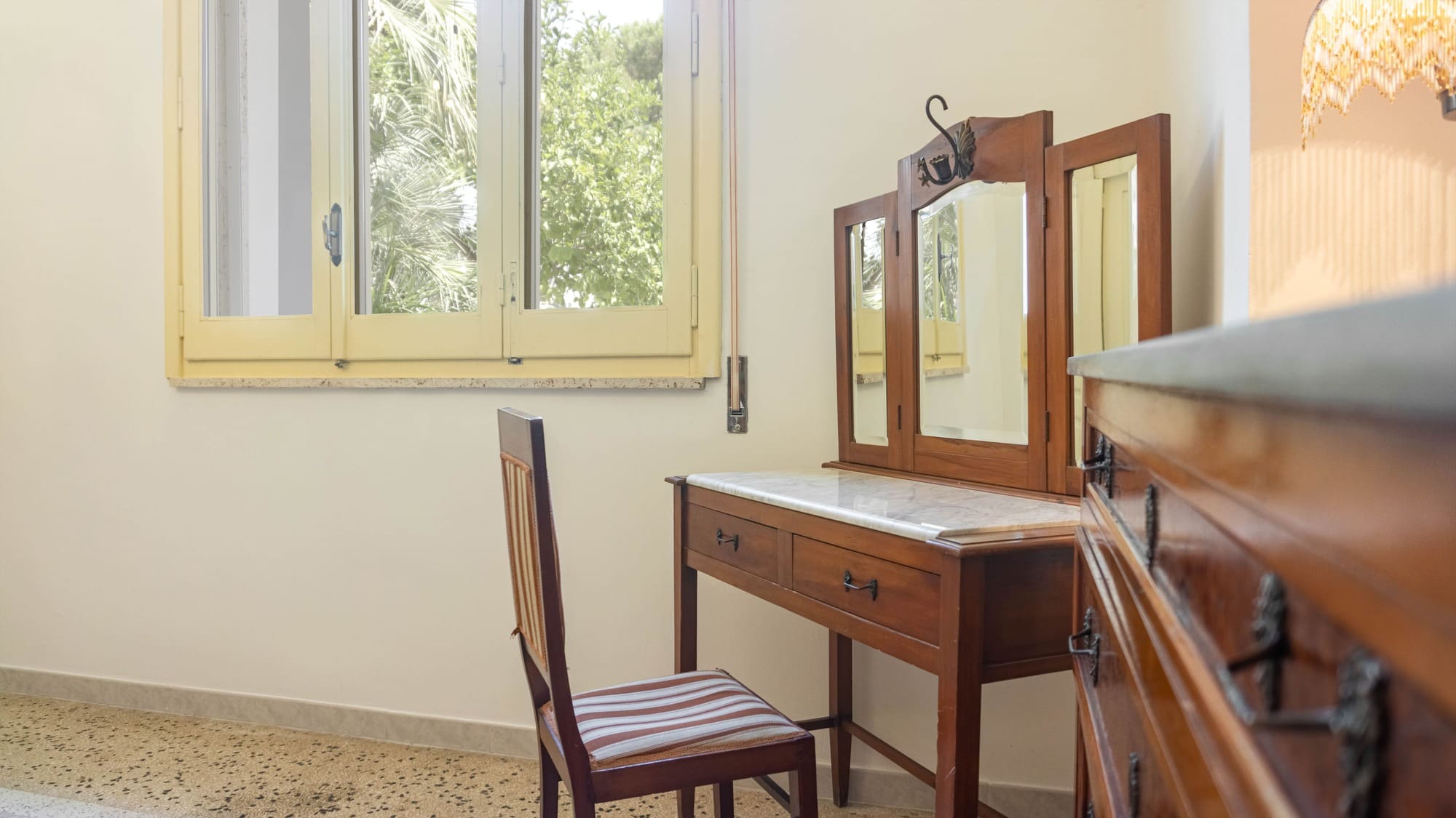 Gli interni della Stanza Champagne, in Salento