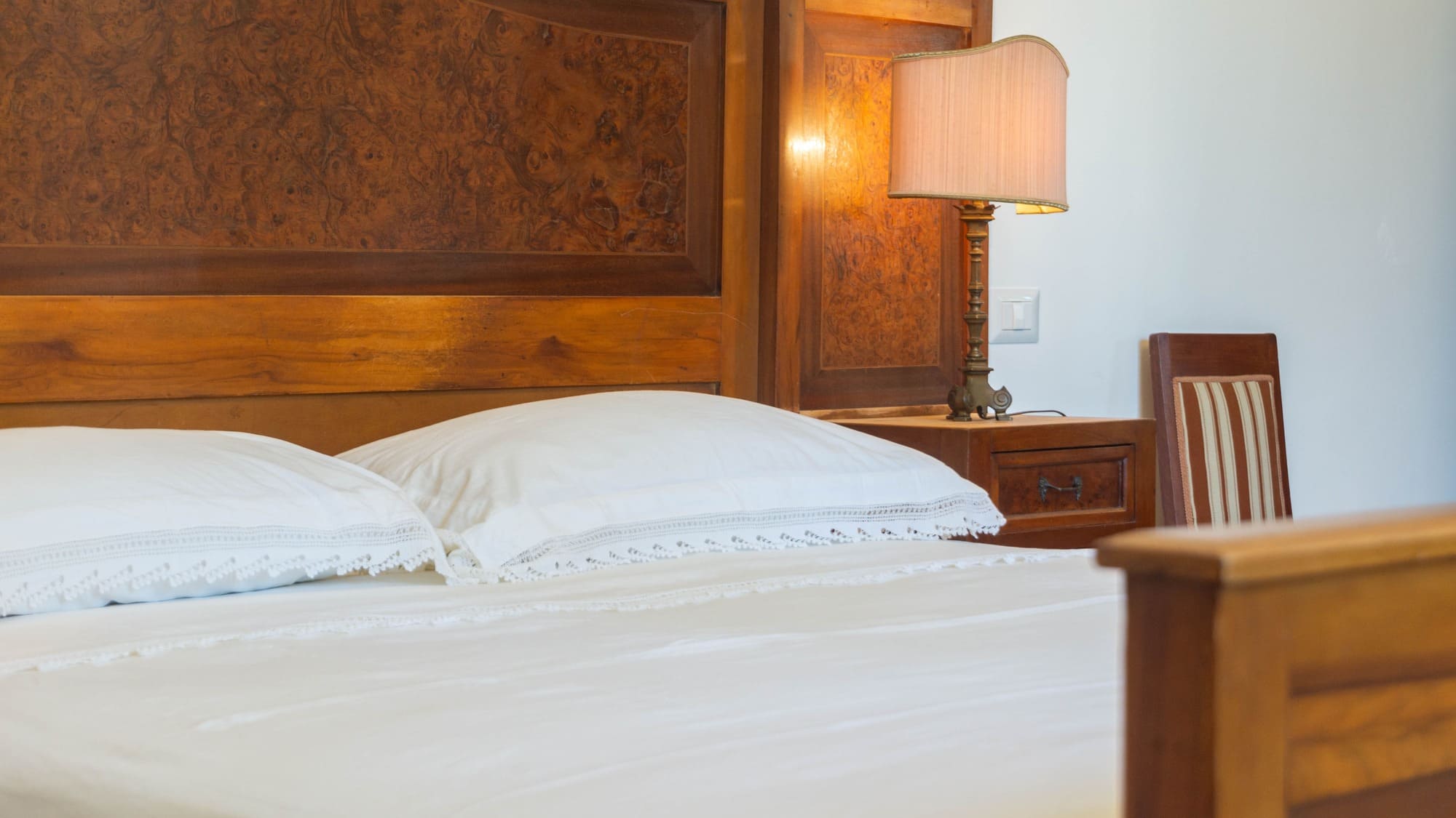 Salento: un dettaglio del letto della Stanza Champagna